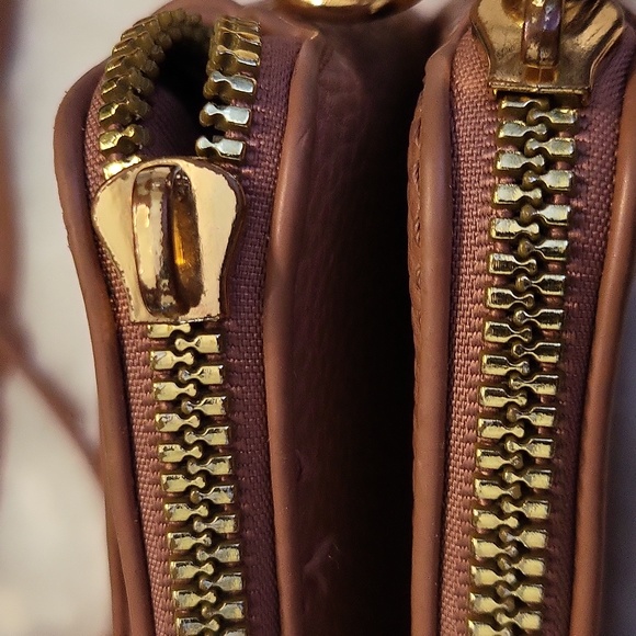 Crossbody Bundle - Picture 12 of 17